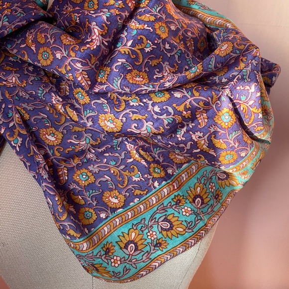 New Purple/blue flower print vintage handmade silk scarf. - Picture 4 of 8